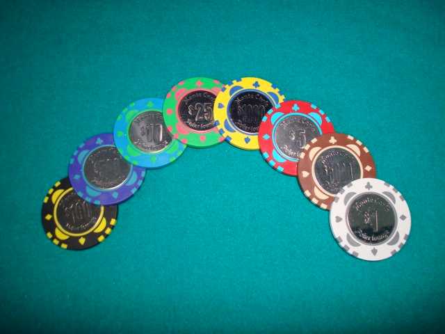 コイン・インレイ チップ（サンプルセット） 8枚 - カジノ、ポーカー 