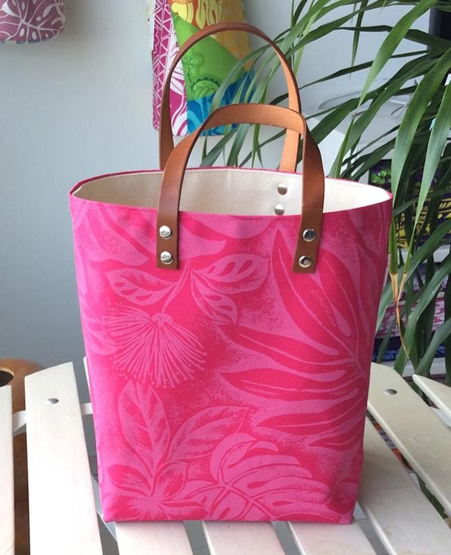 Pink Lei 1点もの ショッピングトートバッグ 帆布 ピンク トロピカルフラワー柄 Pink Lei 1点もの ショッピングトートバッグ 帆布 ピンク トロピカルフラワー柄