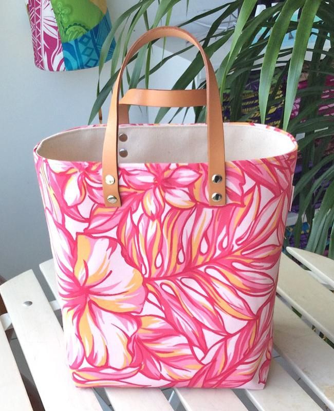 Pink Lei 1点もの ショッピングトートバッグ 帆布 ピンク トロピカルフラワー柄 Pink Lei 1点もの ショッピングトートバッグ 帆布 ピンク トロピカルフラワー柄