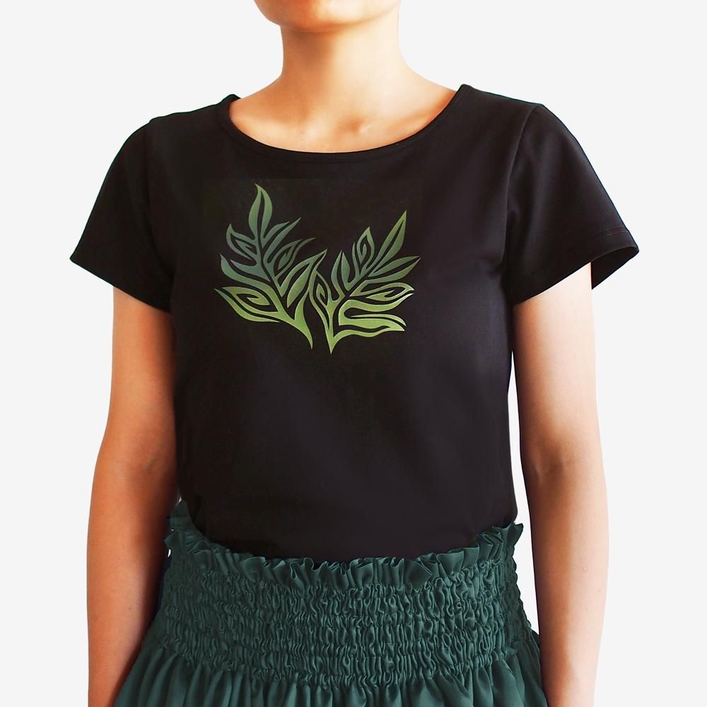 【新品】フリル袖Tシャツ＆パウスカートセット　フラダンス 半袖 黒色 フラTシャツ ラウアエ柄(オーロラ ペリドット