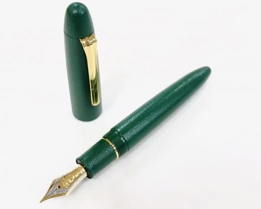 緑のクリアボディ万年筆 セーラー万年筆 伝統漆芸 色雅 【千歳緑】 万年筆 - 文具館四葉