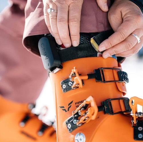 UK発◇スキーをAIコーチが分析するアウトドアガジェット「Carv 2 Ski