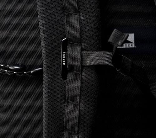 アウトドアやガジェット好きに◇ Lander「トラベラー Backpack 35L 2nd