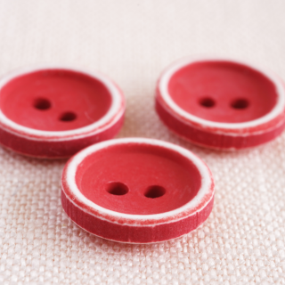 赤い丸いボタン　ドイツ製