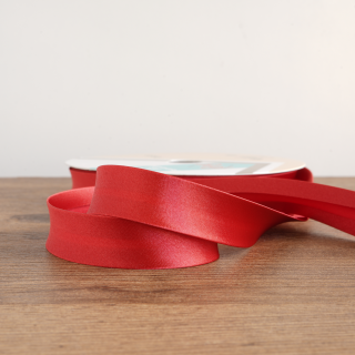 <img class='new_mark_img1' src='https://img.shop-pro.jp/img/new/icons12.gif' style='border:none;display:inline;margin:0px;padding:0px;width:auto;' />サテンバイアステープ 両折 18mm レッド スペイン製