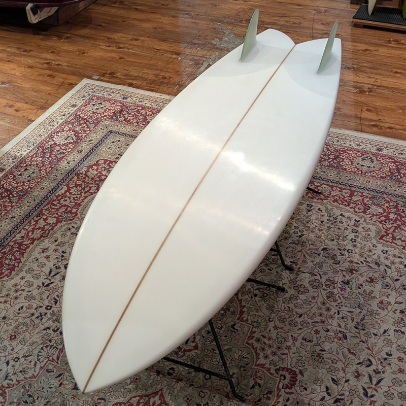 5'5 エルモア | フライドフィッシュ - ロングボードの 5'5 エルモア | フライドフィッシュ - ロングボードの