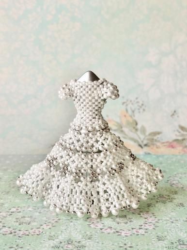 ビーズで作るミニチュアドレス