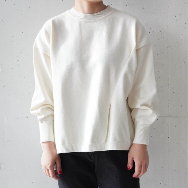 OUD(ウード) Design tuck sweater 