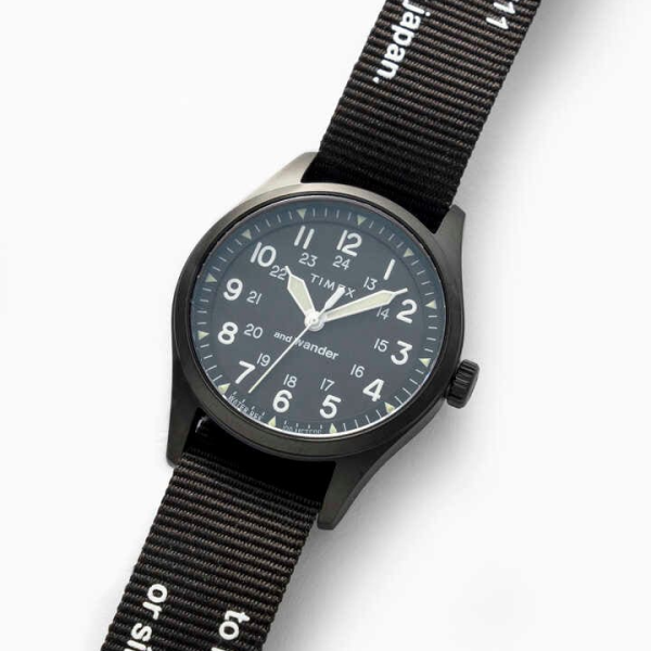 TIMEX × and wander EXPEDITION NORTH FIELD POST SOLAR