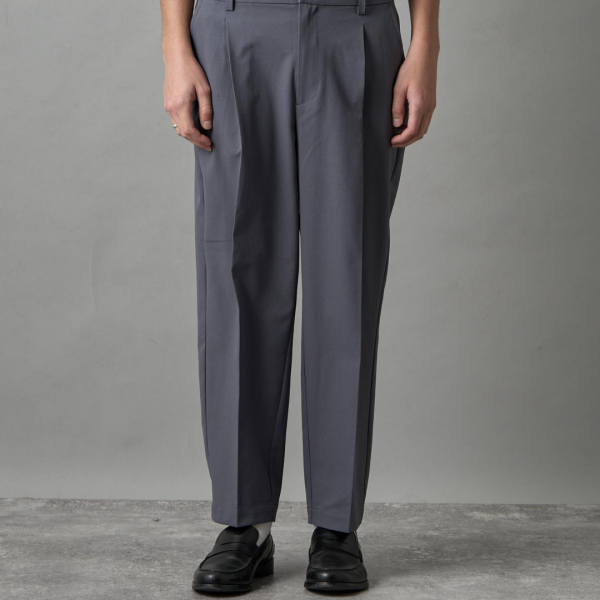 SLICK (å) Tech Twill One Tuck Tapered Slacks BLUE GREY