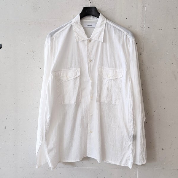 <img class='new_mark_img1' src='https://img.shop-pro.jp/img/new/icons10.gif' style='border:none;display:inline;margin:0px;padding:0px;width:auto;' />marka(ޡ) ORGANIC COTTON LOAN OFFICER SHIRT WHITE