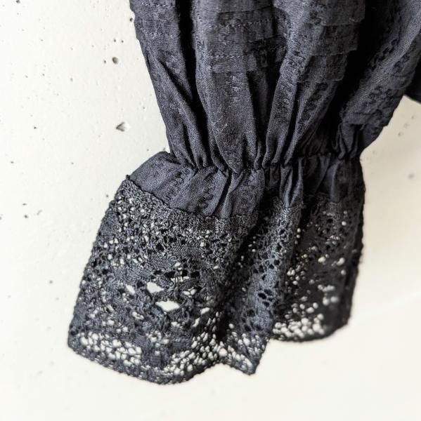 ne Quittez pas (ヌキテパ) Cotton Dobby Pintuck & Lace Blouse