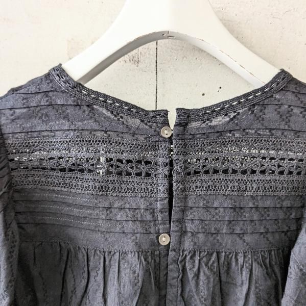 ne Quittez pas (ヌキテパ) Cotton Dobby Pintuck & Lace Blouse