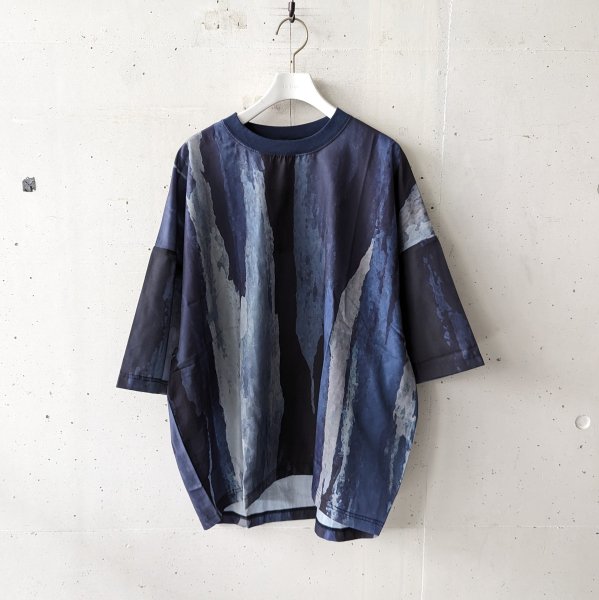 <img class='new_mark_img1' src='https://img.shop-pro.jp/img/new/icons10.gif' style='border:none;display:inline;margin:0px;padding:0px;width:auto;' />Abstract Printed Dolman Sleeve T-Shirt - NAVY