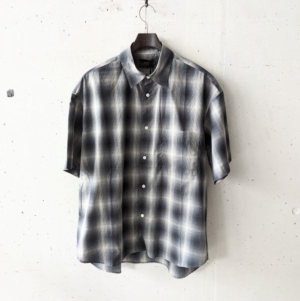 <img class='new_mark_img1' src='https://img.shop-pro.jp/img/new/icons10.gif' style='border:none;display:inline;margin:0px;padding:0px;width:auto;' />Ombre Check Regular Shirt - BLACK
