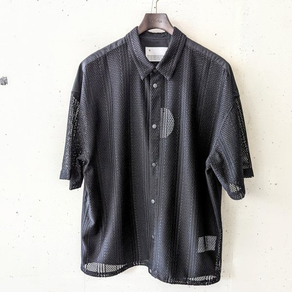 <img class='new_mark_img1' src='https://img.shop-pro.jp/img/new/icons10.gif' style='border:none;display:inline;margin:0px;padding:0px;width:auto;' />VOAAOV () Russell Lace SHIRT - BLACK