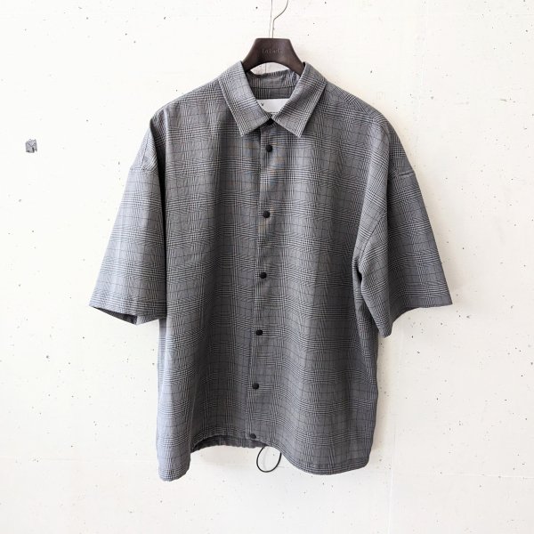 <img class='new_mark_img1' src='https://img.shop-pro.jp/img/new/icons10.gif' style='border:none;display:inline;margin:0px;padding:0px;width:auto;' />VOAAOV () Chic Tech Short Sleeve Shirt - GREY CHECK