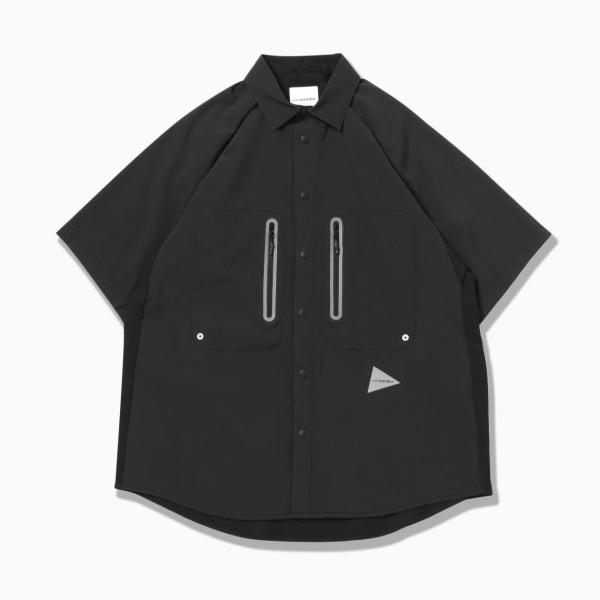 <img class='new_mark_img1' src='https://img.shop-pro.jp/img/new/icons10.gif' style='border:none;display:inline;margin:0px;padding:0px;width:auto;' />and wander (ɥ) tech SS shirt - BLACK
