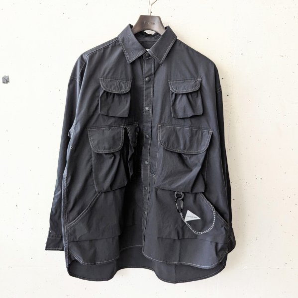 <img class='new_mark_img1' src='https://img.shop-pro.jp/img/new/icons10.gif' style='border:none;display:inline;margin:0px;padding:0px;width:auto;' />and wander (ɥ) multi pocket shirt - BLACK