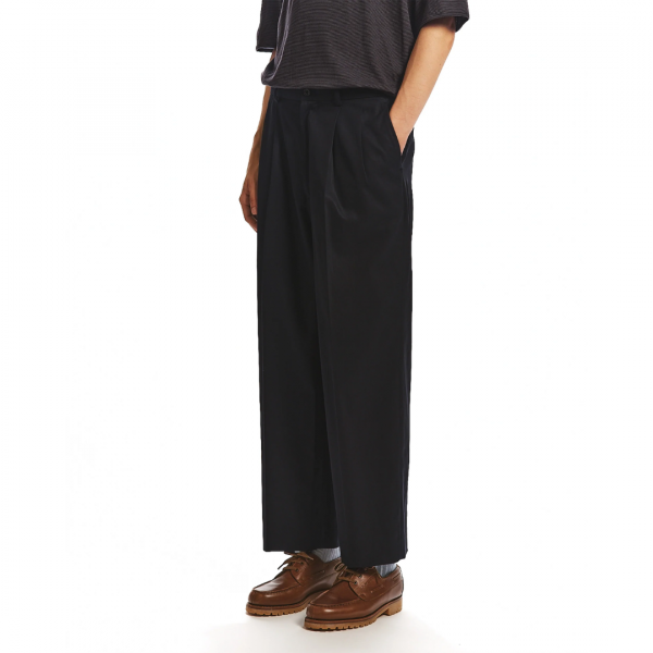 MARKAWARE (ޡ) ORGANIC COTTON VOILE YARN TWILL CLASSIC FIT DOUBLE PLEATED TROUSERS - BLACK