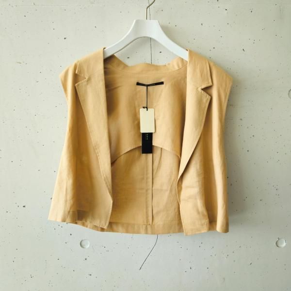 <img class='new_mark_img1' src='https://img.shop-pro.jp/img/new/icons9.gif' style='border:none;display:inline;margin:0px;padding:0px;width:auto;' />ZAMPA (ザンパ) リネンショートテーラードジレ - BEIGE