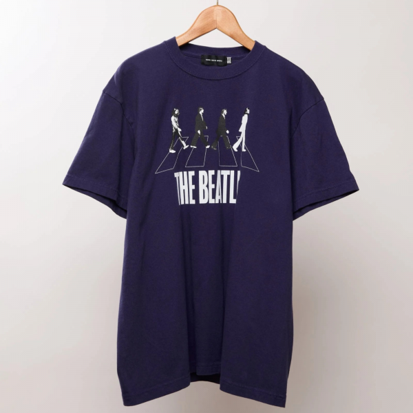 <img class='new_mark_img1' src='https://img.shop-pro.jp/img/new/icons9.gif' style='border:none;display:inline;margin:0px;padding:0px;width:auto;' />GOOD ROCK SPEED (グッドロックスピード) THE BEATLES / ABBEY ROAD T-SHIRT - NAVY
