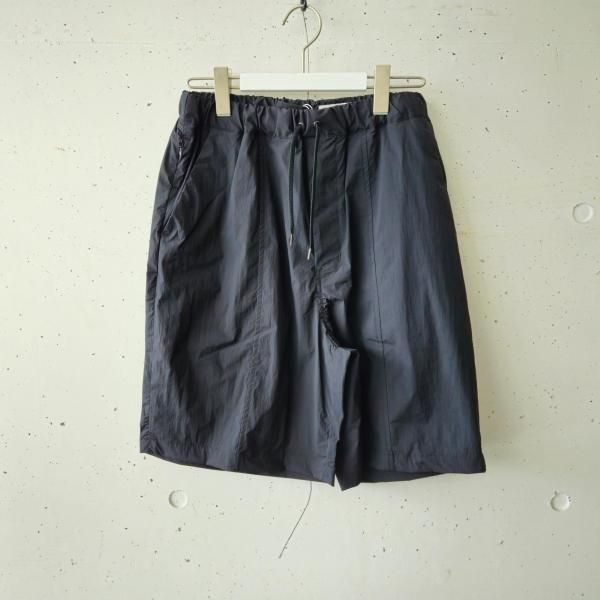 <img class='new_mark_img1' src='https://img.shop-pro.jp/img/new/icons10.gif' style='border:none;display:inline;margin:0px;padding:0px;width:auto;' />STILL BY HAND (スティルバイハンド) ナイロンイージーショーツ - BLACK