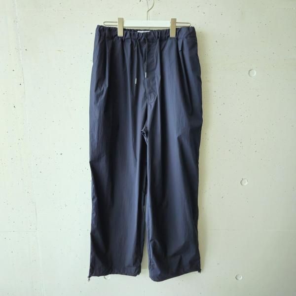 <img class='new_mark_img1' src='https://img.shop-pro.jp/img/new/icons10.gif' style='border:none;display:inline;margin:0px;padding:0px;width:auto;' />STILL BY HAND (スティルバイハンド) ナイロンイージーワイドパンツ- NAVY