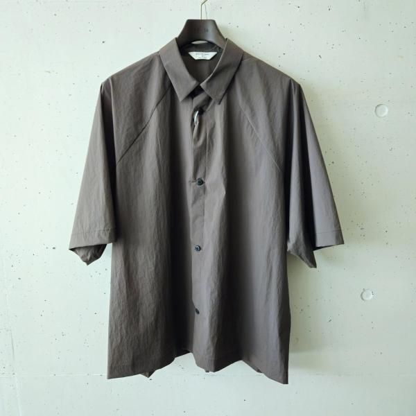<img class='new_mark_img1' src='https://img.shop-pro.jp/img/new/icons10.gif' style='border:none;display:inline;margin:0px;padding:0px;width:auto;' />STILL BY HAND (スティルバイハンド) ナイロンラグランスリーブシャツ- CHARCOAL BROWN