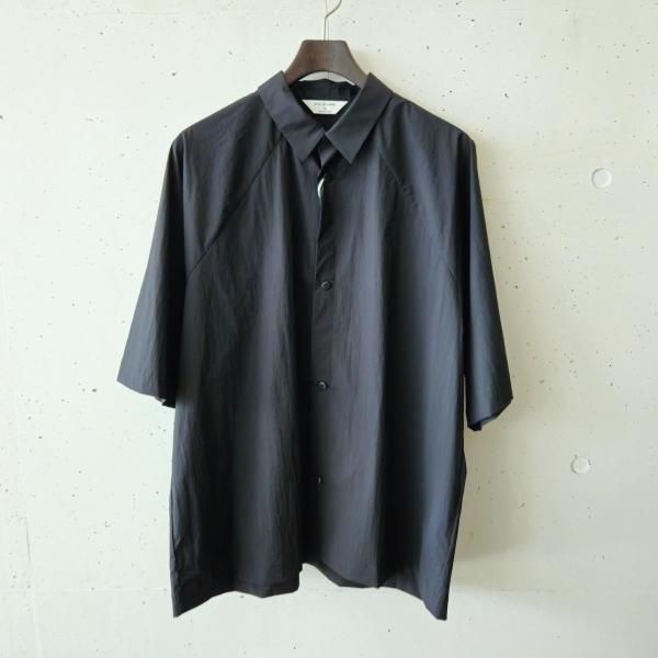 <img class='new_mark_img1' src='https://img.shop-pro.jp/img/new/icons10.gif' style='border:none;display:inline;margin:0px;padding:0px;width:auto;' />STILL BY HAND (スティルバイハンド) ナイロンラグランスリーブシャツ- NAVY