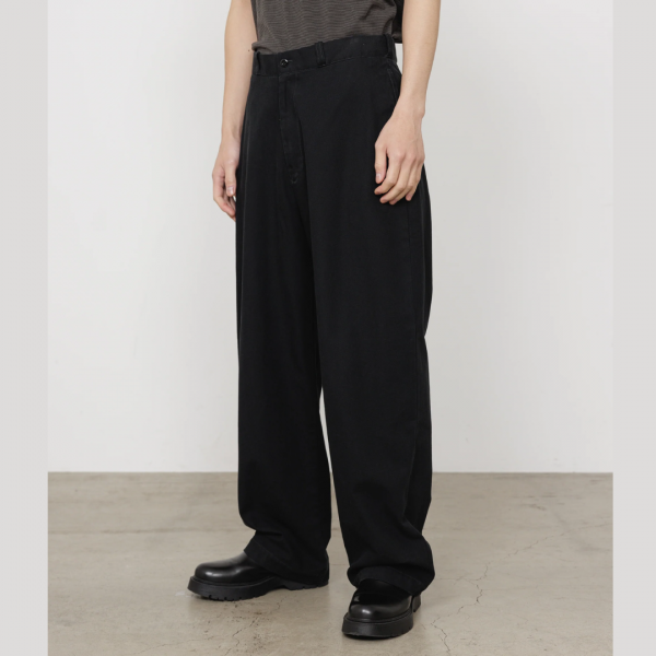 <img class='new_mark_img1' src='https://img.shop-pro.jp/img/new/icons10.gif' style='border:none;display:inline;margin:0px;padding:0px;width:auto;' />marka (マーカ) ORGANIC COTTON GABARDINE U.S.ARMY CHINO TROUSERS - Black