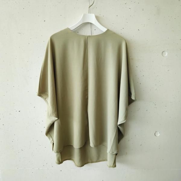 <img class='new_mark_img1' src='https://img.shop-pro.jp/img/new/icons9.gif' style='border:none;display:inline;margin:0px;padding:0px;width:auto;' />ZAMPA (ザンパ) ラウンドドルマンプルオーバー - KHAKI