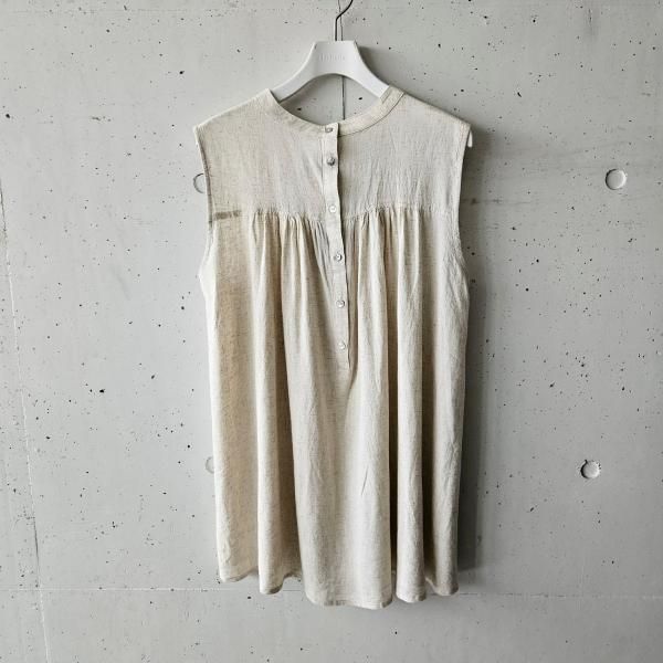 <img class='new_mark_img1' src='https://img.shop-pro.jp/img/new/icons9.gif' style='border:none;display:inline;margin:0px;padding:0px;width:auto;' />ZAMPA (ザンパ) スタンドカラーノースリーブリネンブラウス - ECRU