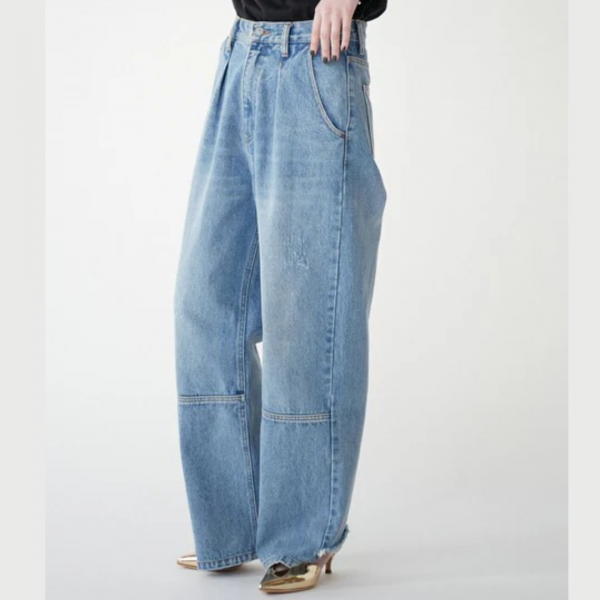 <img class='new_mark_img1' src='https://img.shop-pro.jp/img/new/icons9.gif' style='border:none;display:inline;margin:0px;padding:0px;width:auto;' />YENN () TUCK WIDE DENIM PANTS - DENIM