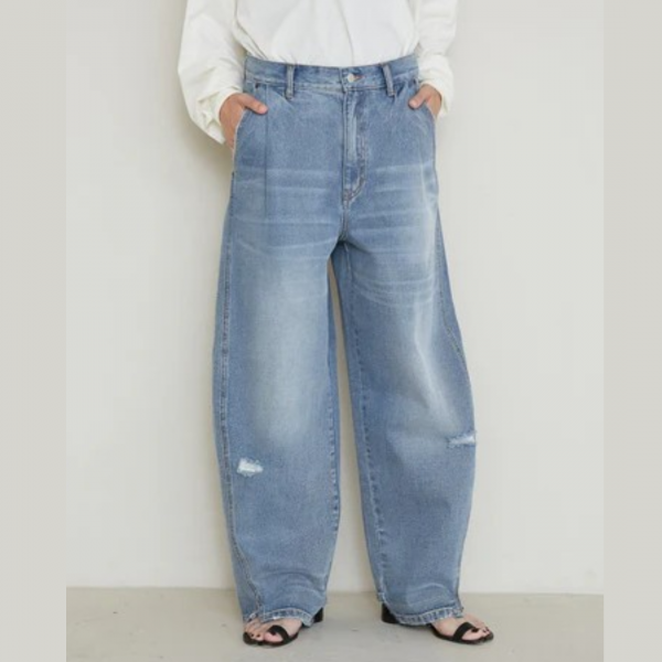 <img class='new_mark_img1' src='https://img.shop-pro.jp/img/new/icons9.gif' style='border:none;display:inline;margin:0px;padding:0px;width:auto;' />YENN () CURVED SEAM DENIM PT - Light BLUE