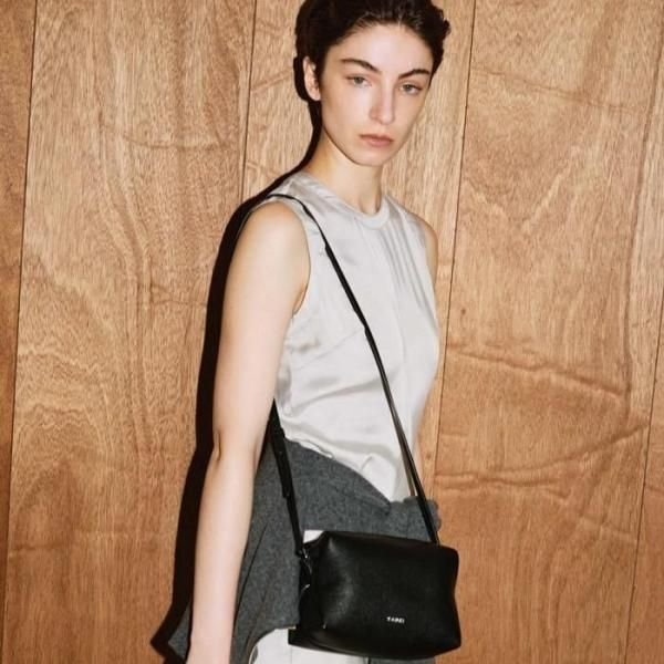 <img class='new_mark_img1' src='https://img.shop-pro.jp/img/new/icons9.gif' style='border:none;display:inline;margin:0px;padding:0px;width:auto;' />YAHKI(䡼) CROSSBODY BAG (ߥ˥) - BLACK