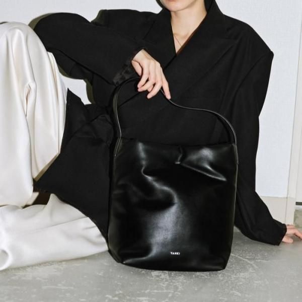 <img class='new_mark_img1' src='https://img.shop-pro.jp/img/new/icons9.gif' style='border:none;display:inline;margin:0px;padding:0px;width:auto;' />YAHKI(䡼) TOTE BAG () - BLACK