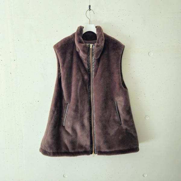 <img class='new_mark_img1' src='https://img.shop-pro.jp/img/new/icons9.gif' style='border:none;display:inline;margin:0px;padding:0px;width:auto;' />CHIGNON (シニヨン)  フェイクファーベスト - BROWN