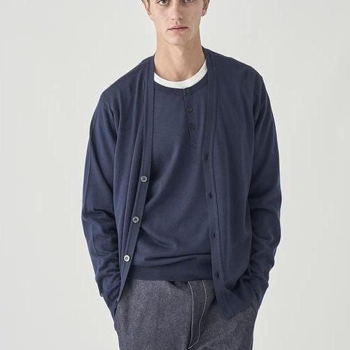 JOHN SMEDLEY (ジョンスメドレー) HALIN Vネック長袖ニットカーディガン 30G MODERN FIT - MIDNIGHT