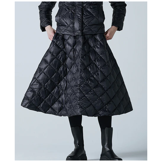<img class='new_mark_img1' src='https://img.shop-pro.jp/img/new/icons10.gif' style='border:none;display:inline;margin:0px;padding:0px;width:auto;' />TAION(タイオン) シティ ダウンスカート - BLACK