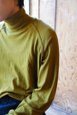 O PROJECT / TURTLE NECK TEE - moss green
