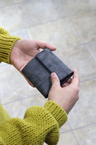 Hender Scheme / clasp wallet - black