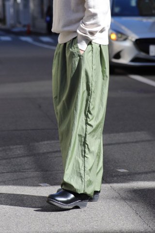 LOCALINA / hopping nylon pants - green