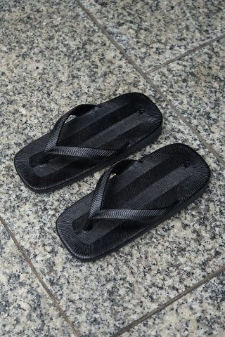 V.I.C / classic rubber sandal -black