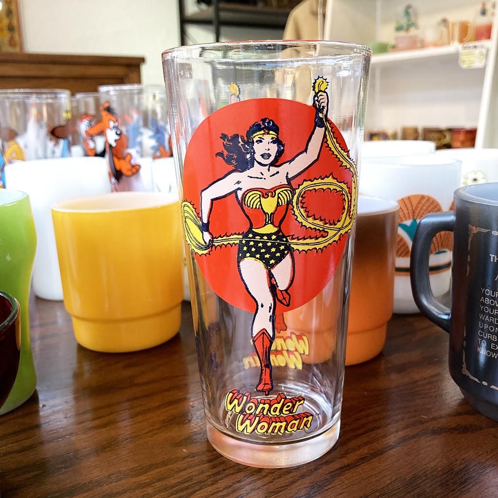 エイミー・ブラッケンベリー 赤いテープの子犬たち ヴィンテージステンドグラス ワンダーウーマン」1976年製 ペプシ ノベルティタンブラー ムーン