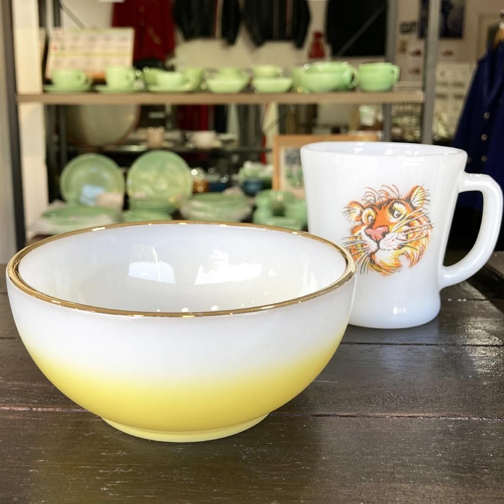 ファイヤーキング　1950～60年代 ボウル Fire-king 1960年代グラデーションカラーのマグ＆ボウルが入荷