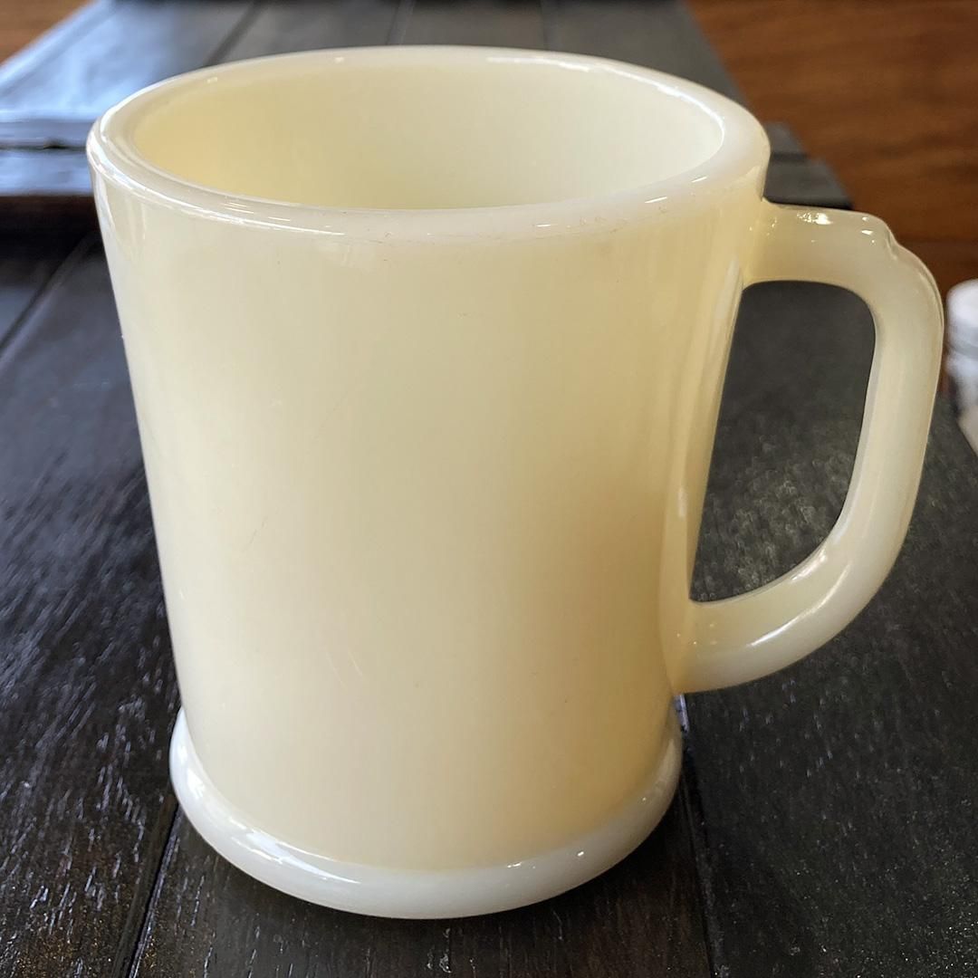 fireking ファイヤーキング　アイボリーＤマグ GLASS刻印大珍品入り プレーンフィルビーマグ ダークアイボリー 1940年代製造 Fire