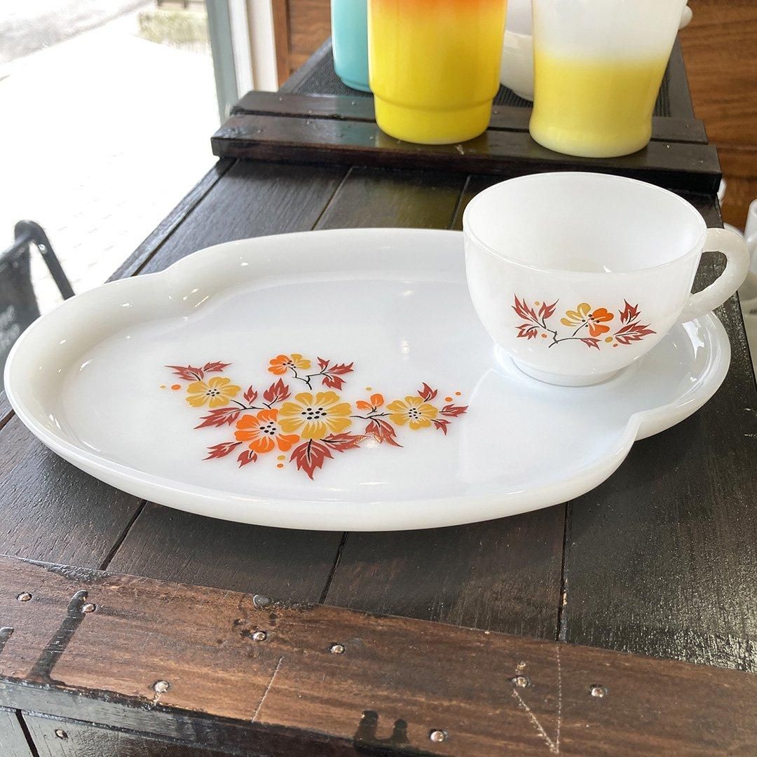 美品　アメリカンビンテージ　ミルクガラス　フェデラル社　スナックセット 美品 アメリカンビンテージ ミルクガラス フェデラル社 スナックセット