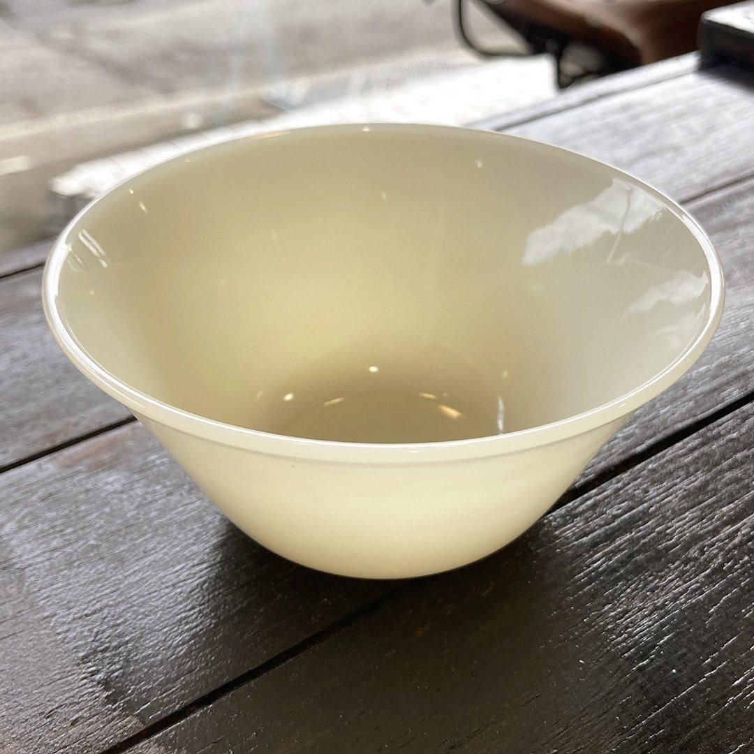 人気ショップ カスタードカップ ダークアイボリー初期ブロック体GLASS刻印1941 食器