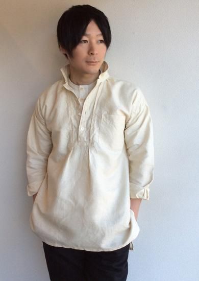 ヴィクトリアンズブラックスミスシャツ（オフホワイト）VICTORIANS